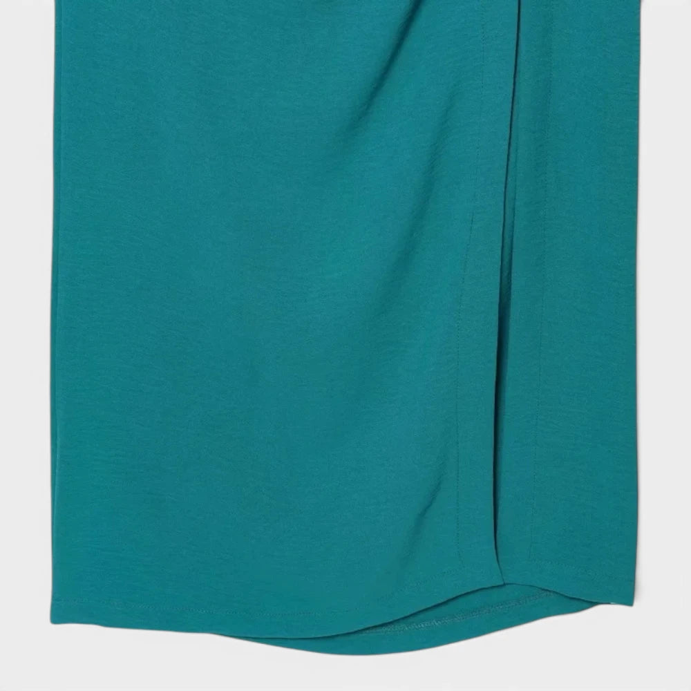Robe Longue Verte Plissée avec Détail Doré