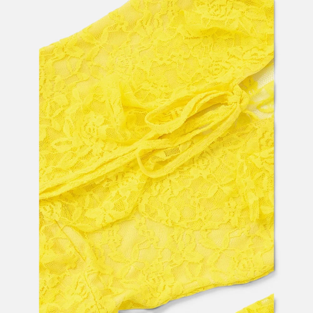 Robe Courte en Dentelle Asymétrique à Volants
