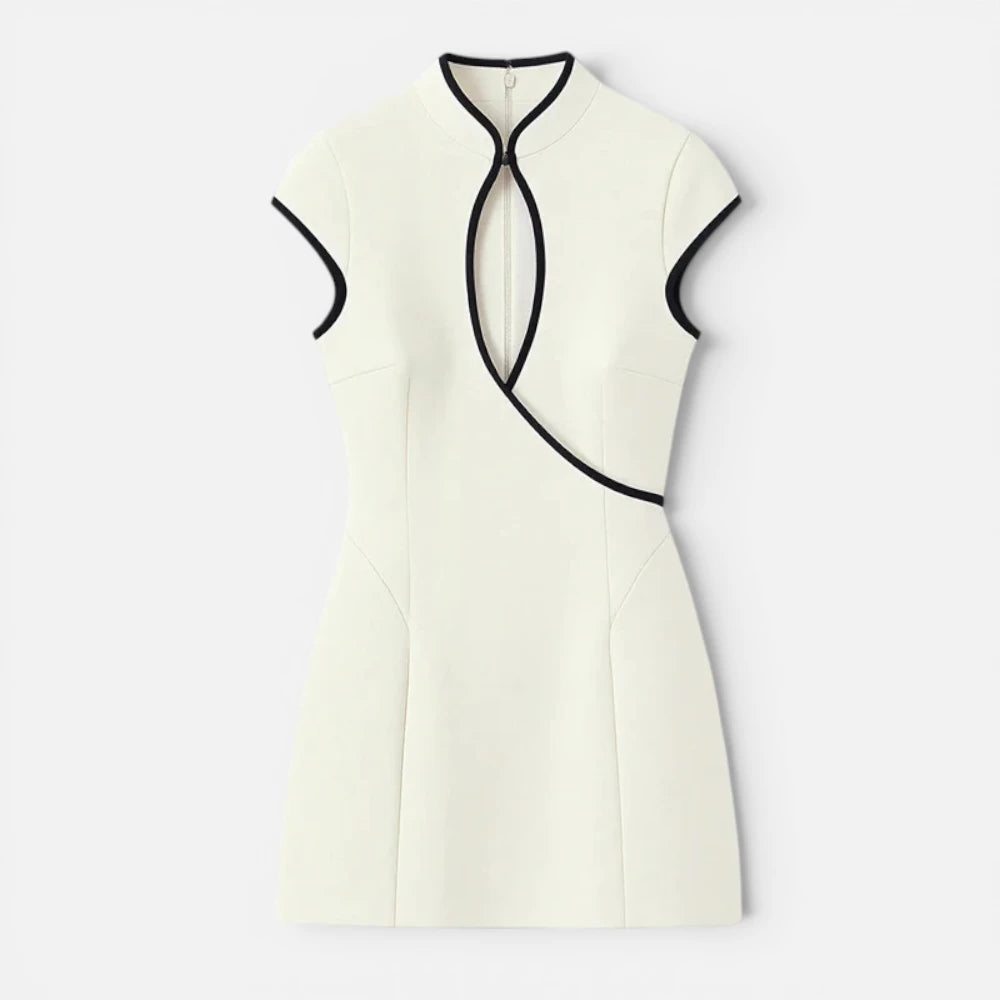 Robe Courte Blanche d'Été avec Décolleté Goutte d'Eau