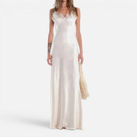 Robe Longue Satinée à Décolleté Dentelle et Fines Bretelles