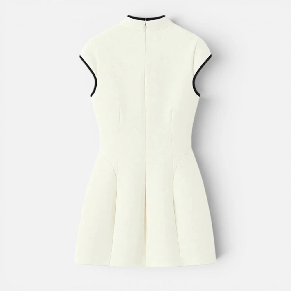 Robe Courte Blanche d'Été avec Décolleté Goutte d'Eau