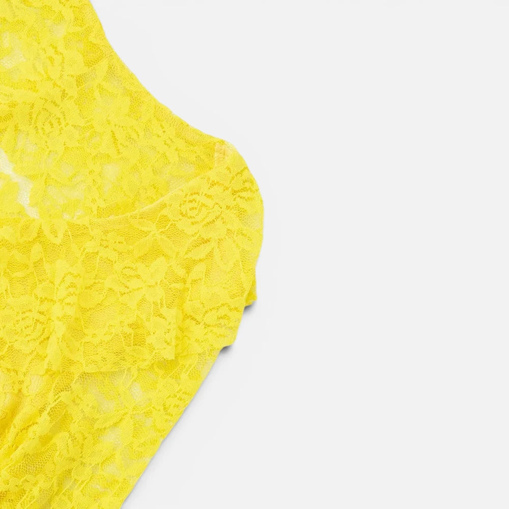 Robe Courte en Dentelle Asymétrique à Volants
