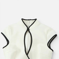 Robe Courte Blanche d'Été avec Décolleté Goutte d'Eau