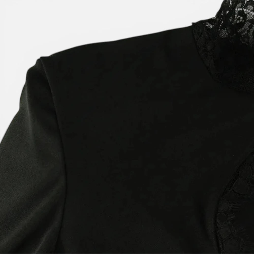 Mini Robe Noire Moulante avec Col Montant et Dentelle