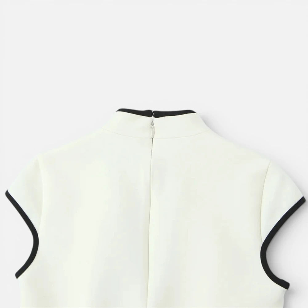 Robe Courte Blanche d'Été avec Décolleté Goutte d'Eau