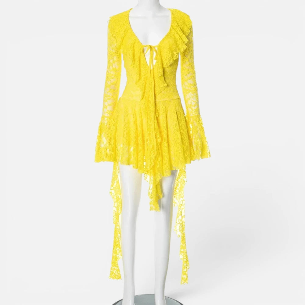 Robe Courte en Dentelle Asymétrique à Volants