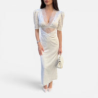 Robe Longue Satinée Noire avec Décolleté Dentelle