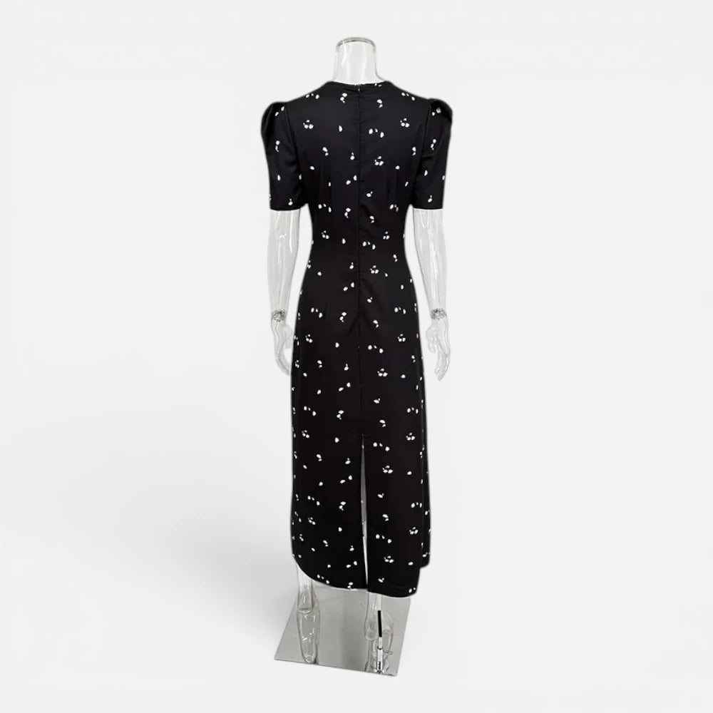 Robe Longue Satinée Noire avec Décolleté Dentelle