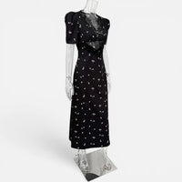 Robe Longue Satinée Noire avec Décolleté Dentelle