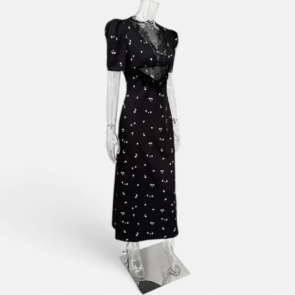 Robe Longue Satinée Noire avec Décolleté Dentelle