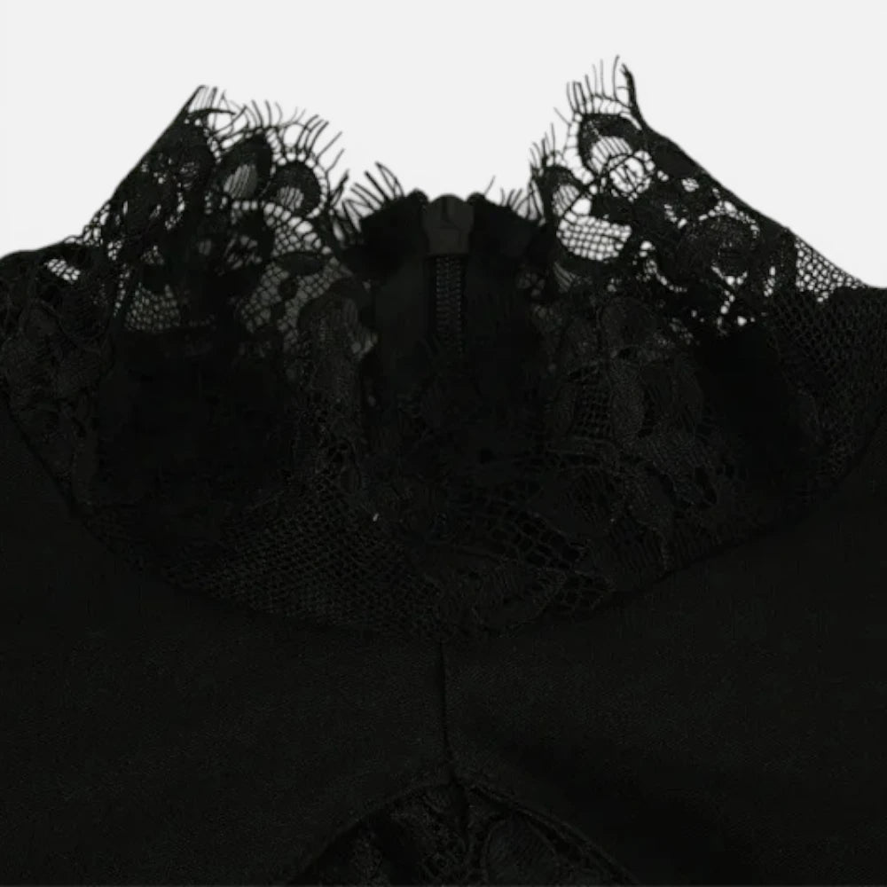 Mini Robe Noire Moulante avec Col Montant et Dentelle